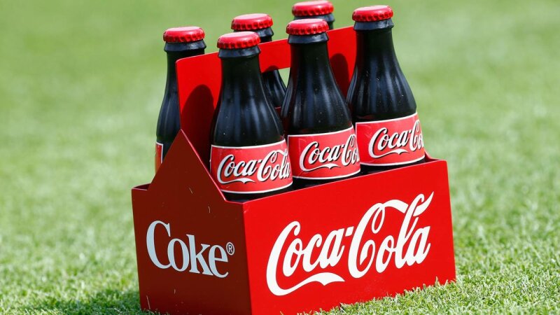 Всего 2 человека знают рецепт Coca-Cola, им запрещено летать на одном самолёте, т.к. он может разбиться